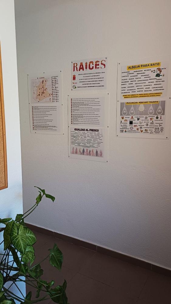 Imagen EXPOSICIÓN DEL TRABAJO REALIZADO POR LAS MUJERES DE LA LOCALIDAD.